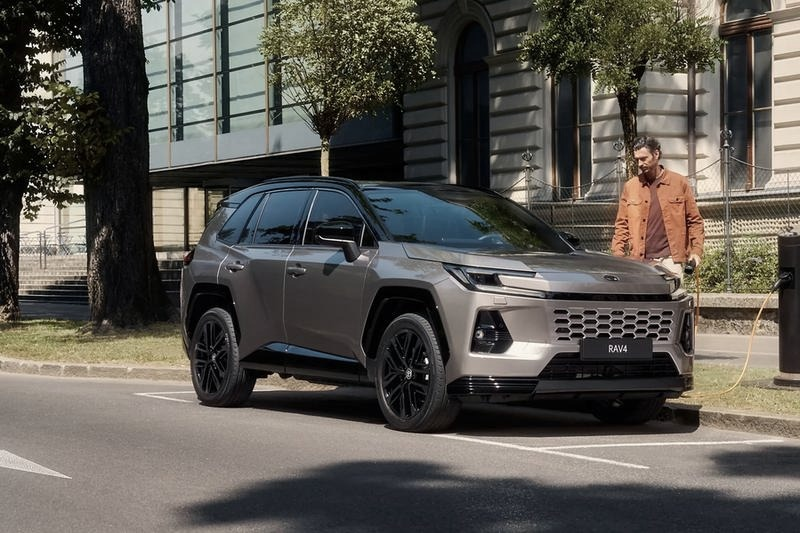 Toyota RAV4 – ceny i wersje. Kupować teraz czy poczekać?